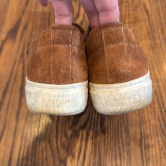 J. Slides caramel suede slip on loafers padded heel “tongue”. White sidewalls. - Picture 4 of 8
